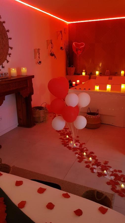 Gites Mas Des Rochers - Romance Tropicale Avec Spa Le Beausset Exterior photo
